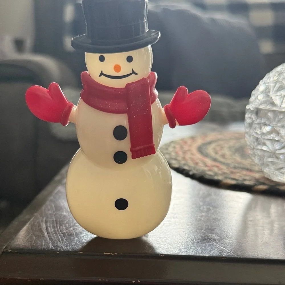 Wallflower Festive Snowman with Red Accents